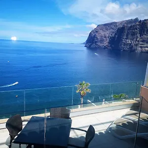 Magnificent Apt. With Sea View, Cliff & Marina Apartment